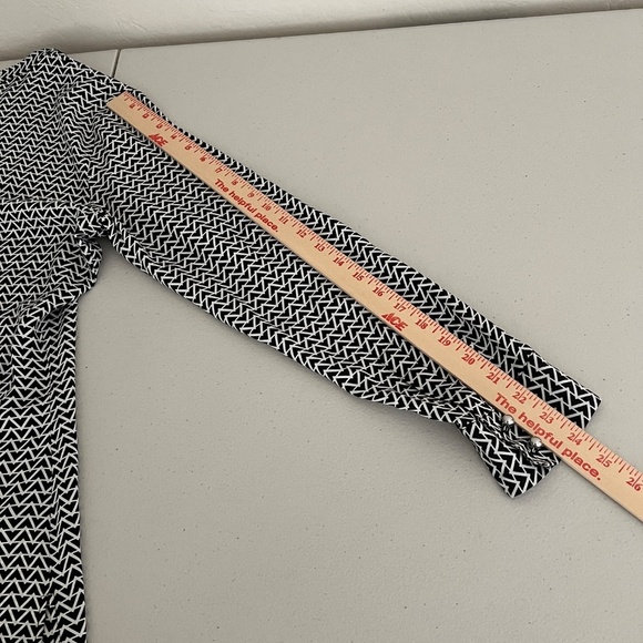 DONCASTER COLLECTION SILK BLOUSE 12 FLOWY OFFICE TRAVEL ELEGANT GEOMETRIC CHIC - Picture 9 of 12